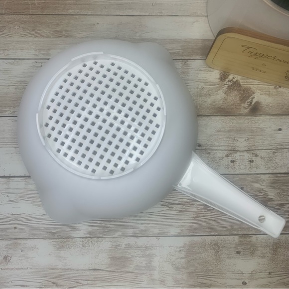 Tupperware classic 1qt colander strainer New - Picture 3 of 3
